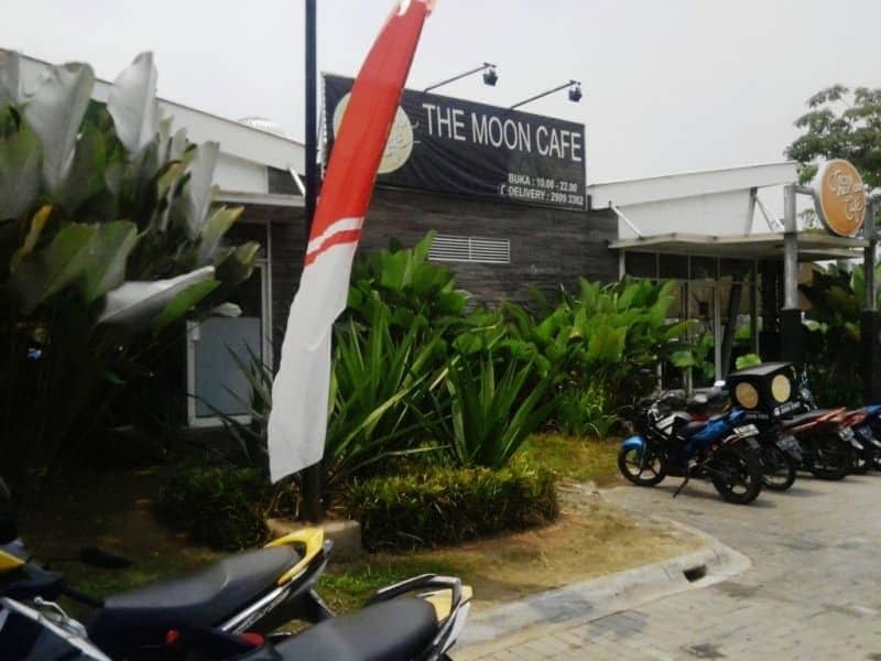 the moon cafe