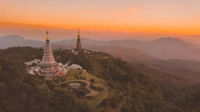 doi inthanon gunung tertinggi di thailand