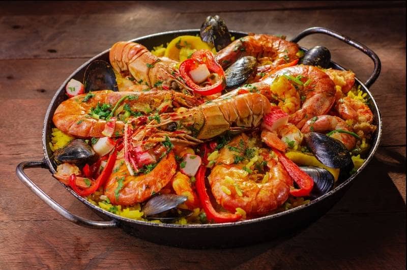 paella menu makanan khas mediterania