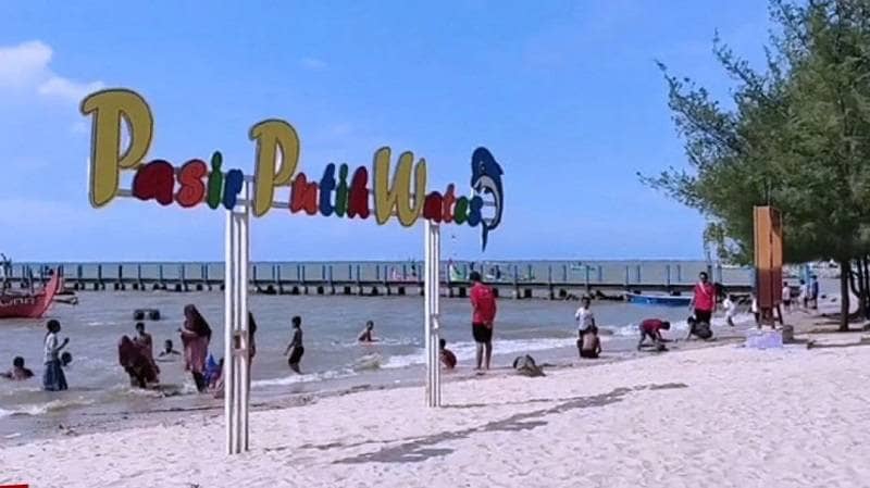 pantai pasir putih wates