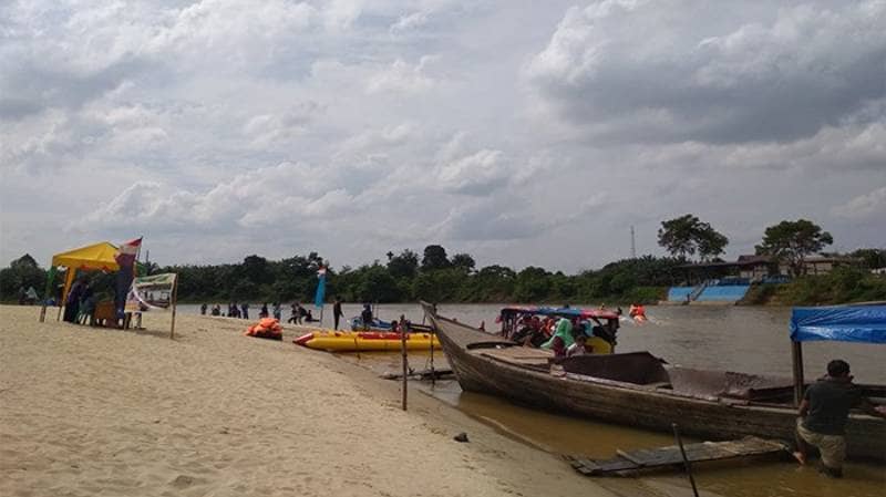 pantai cina teluk jering