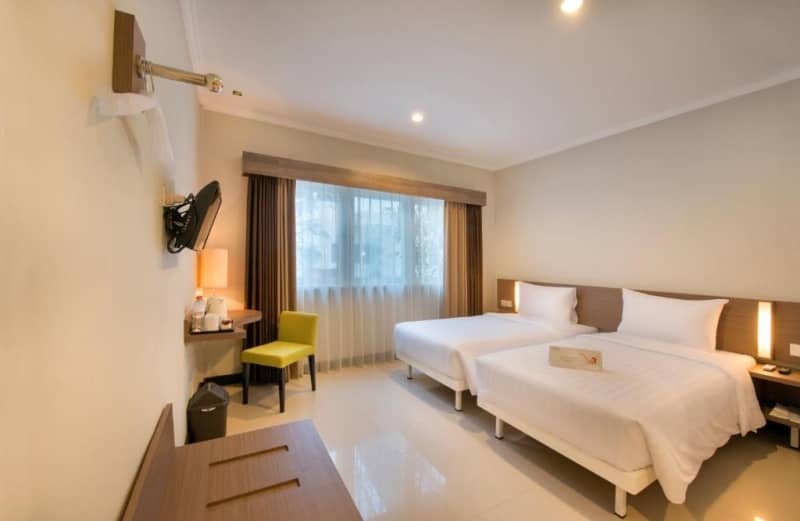 whiz prime hotel dekat ptc surabaya